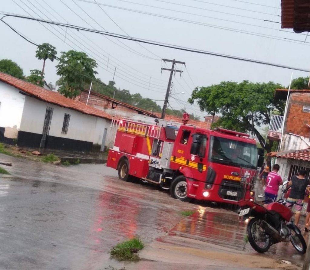 Adolescente é arrastada por correnteza durante forte chuva no Maranhão