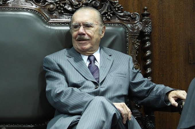 Ex-presidente José Sarney passa por cirurgia para retirada de sinal em São Luís