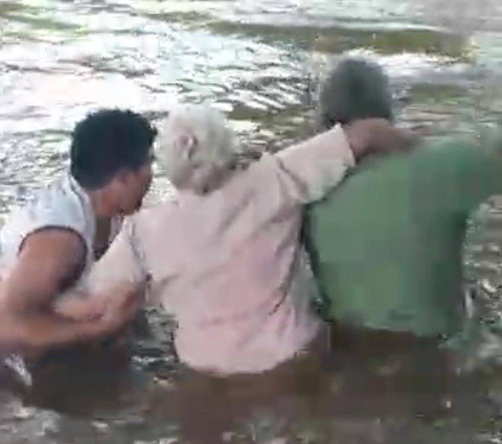 Sem ponte, idosa arrisca a vida para atravessar rio em Formosa da Serra Negra (MA)