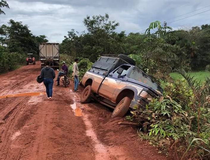 Caminhonete pau-de-arara sofre acidente na MA-138 esquecida por Flávio Dino