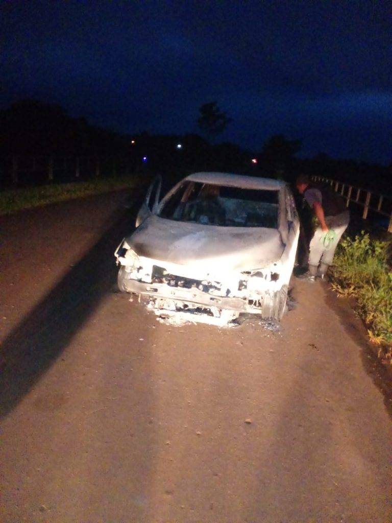 Tentativa de assalto a banco termina com duas mortes e veículos queimados no MA