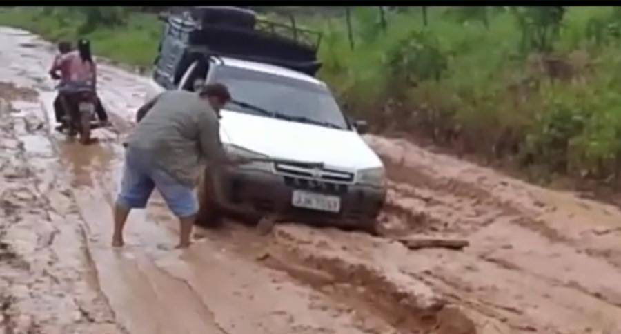 Moradores de Viana sofrem com estradas intrafegáveis na zona rural