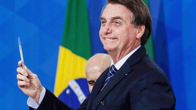 Bolsonaro promete zerar impostos sobre combustíveis se governadores fizerem o mesmo