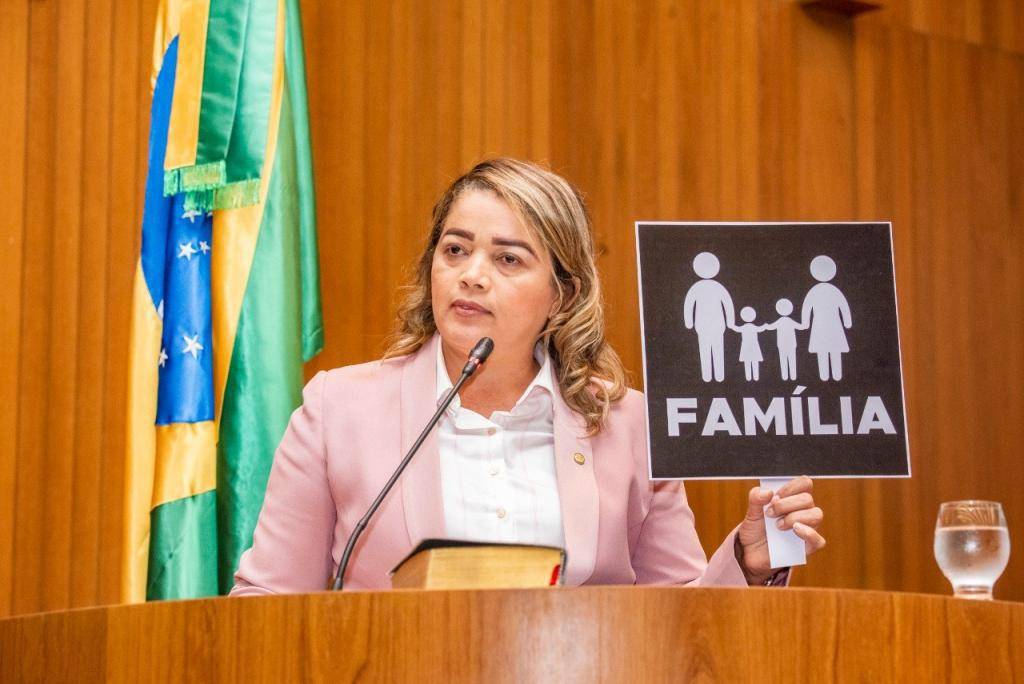 Mical Damasceno inicia trabalhos na Assembleia Legislativa defendendo a Família