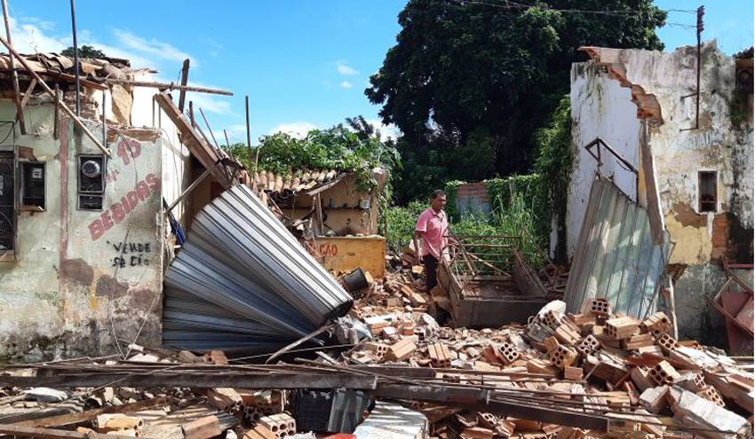 Casa desaba sobre idoso de 86 anos no Maranhão