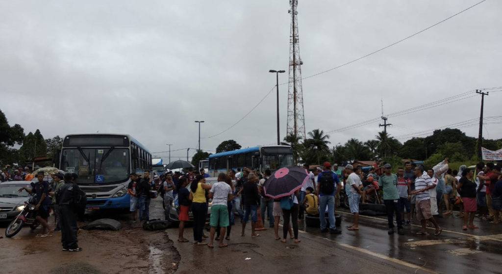 Moradores da zona rural realizam protesto na BR-135 em São Luís