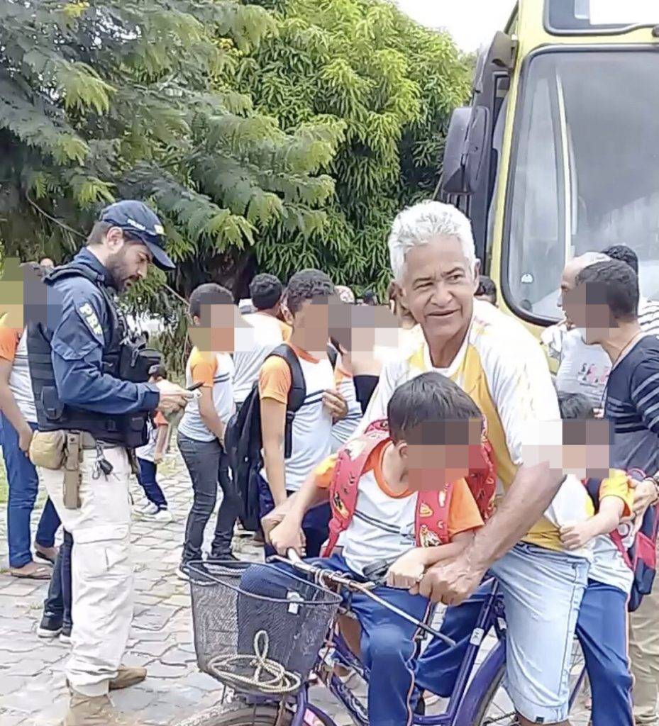 Ônibus escolares de Ribamar Fiquene são apreendidos pela PRF no MA