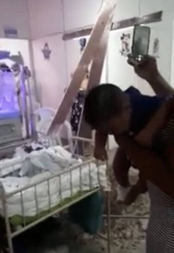 Teto do Hospital da Criança desaba por cima de bebês em São Luís
