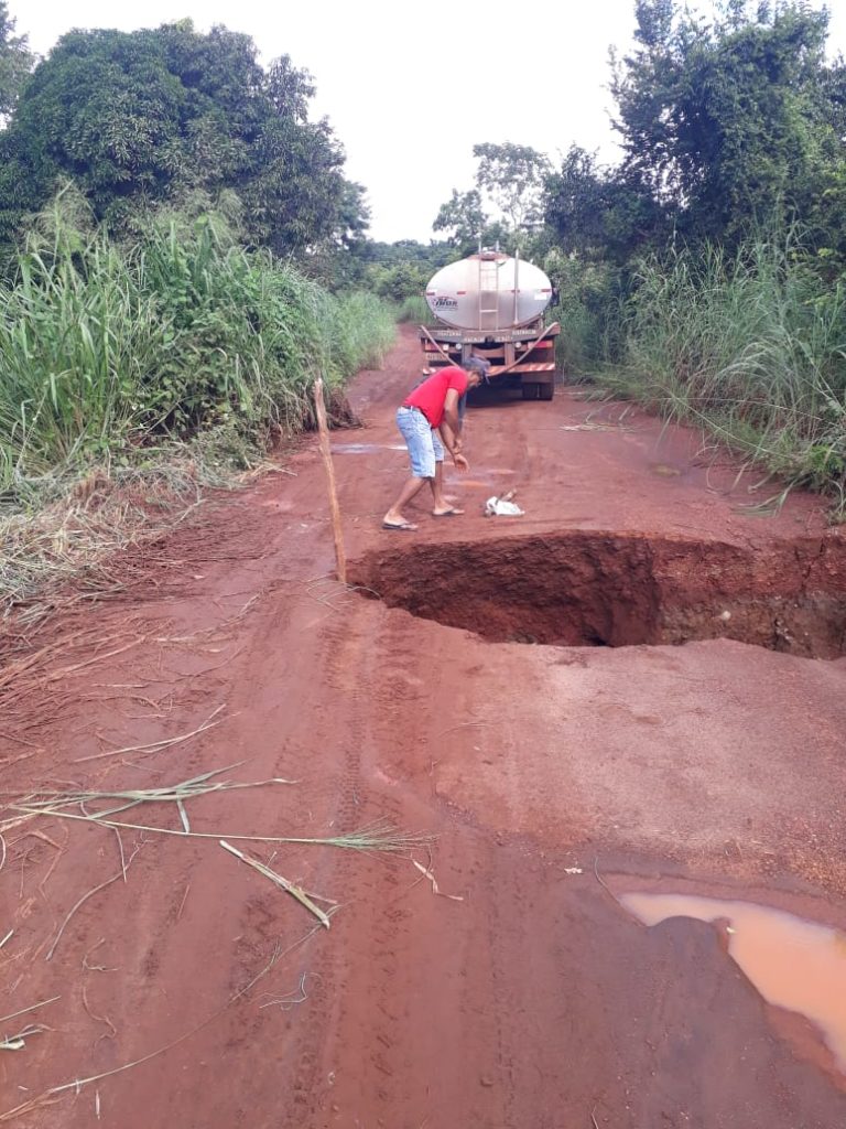 Após chuvas, MA-138 é cortada pela água no Sul do Maranhão