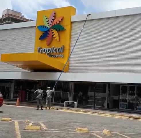 Tropical Shopping insiste em continuar aberto e recebe críticas nas redes sociais