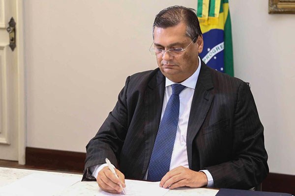 Governo Flávio Dino já arrecadou R$ 1,8 bilhões em ICMS sobre combustíveis apenas em 2021