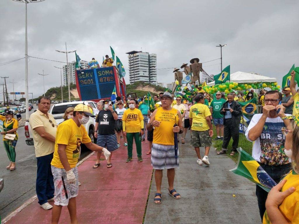 Manifestantes realizam ato a favor de Bolsonaro em São Luís