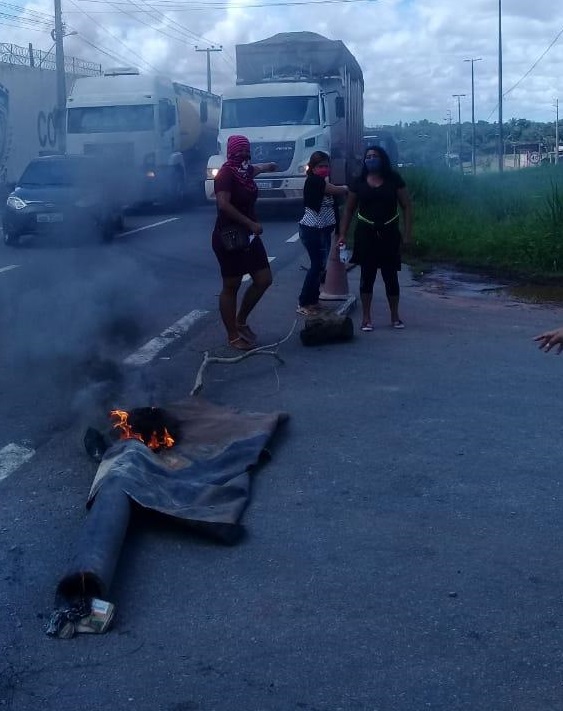 Esposas de detentos protestam após proibição das visitas em Pedrinhas durante pandemia 