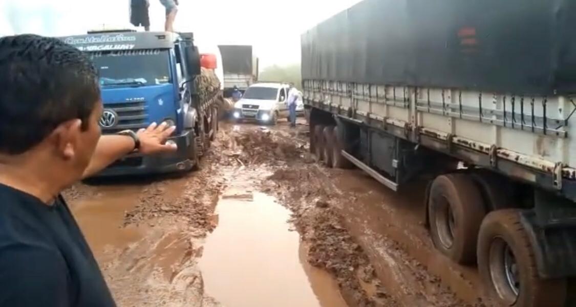 Motoristas reclamam de atoleiros na MA-020 entre Coroatá e Vargem Grande