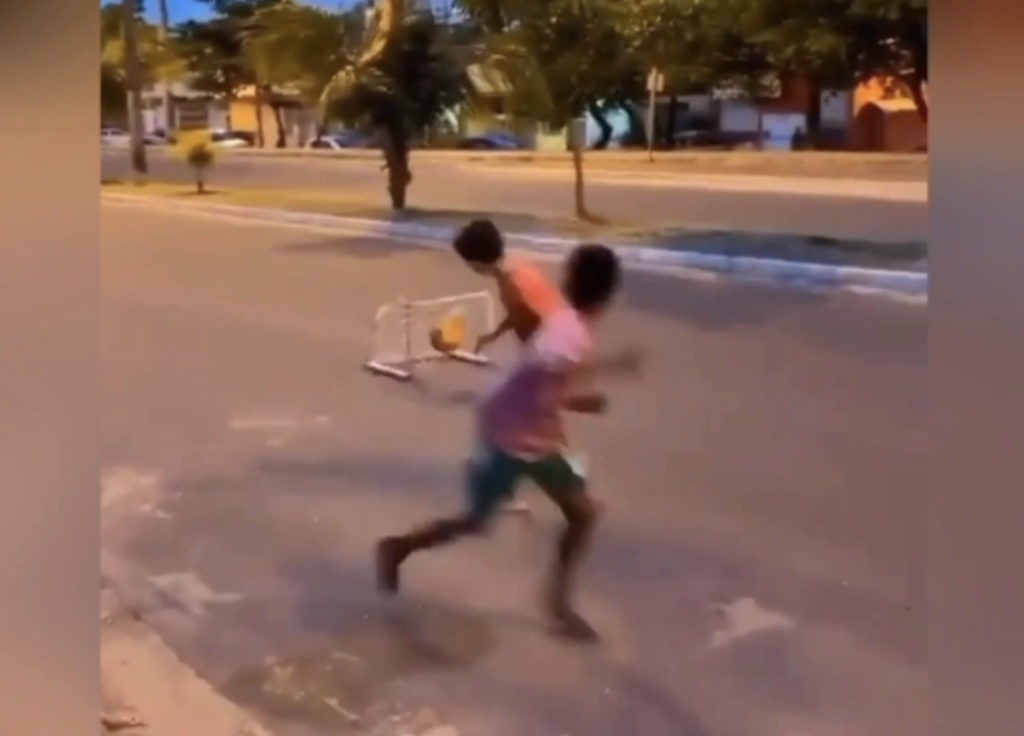 Santos convida garoto que viralizou em vídeo no Maranhão para teste em escolinha