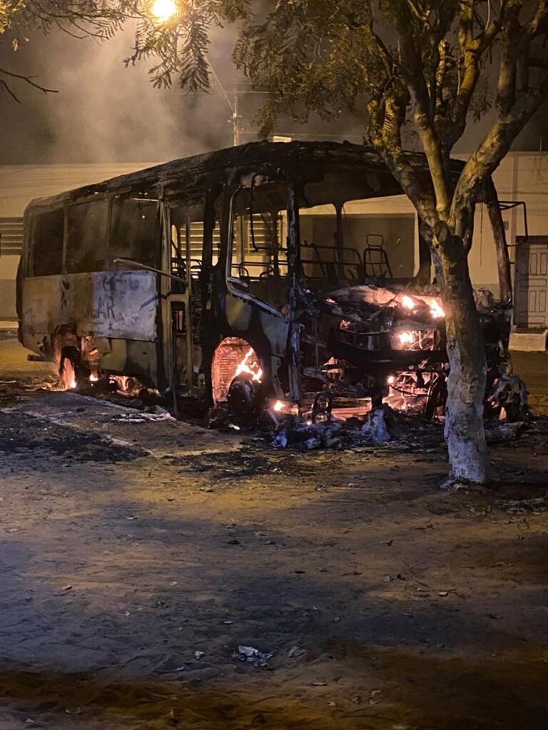 VÍDEO: Ônibus escolares são alvos de incêndio criminoso em Fortuna no Maranhão