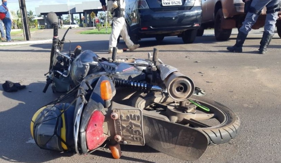 Motociclista morre após colidir com carro que fazia retorno na BR-135 em São Luís