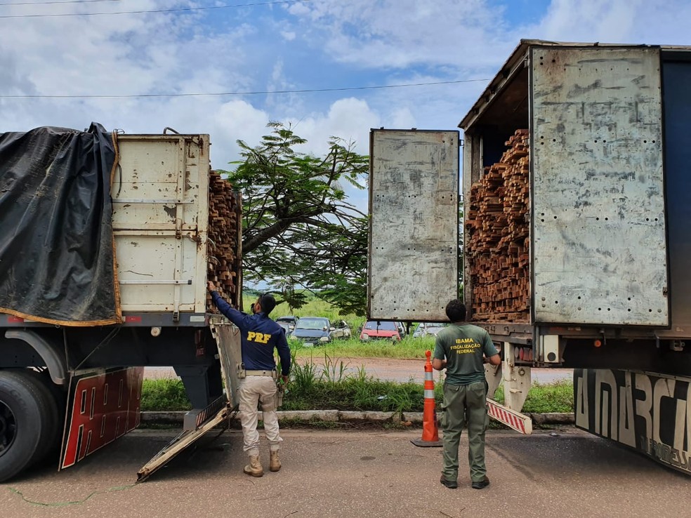 PRF apreende cinco carretas carregadas com madeira ilegal em Açailândia