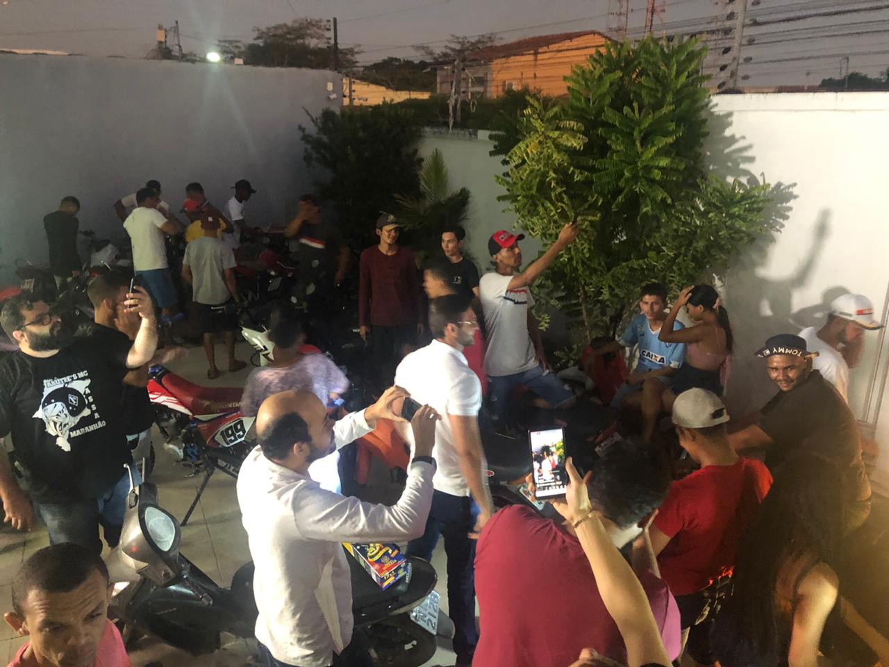 População interrompe live do pré-candidato Felipe dos Pneus em Santa Inês