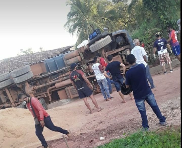 Caçamba carregada de pedras tomba e mata ex-prefeito no Maranhão