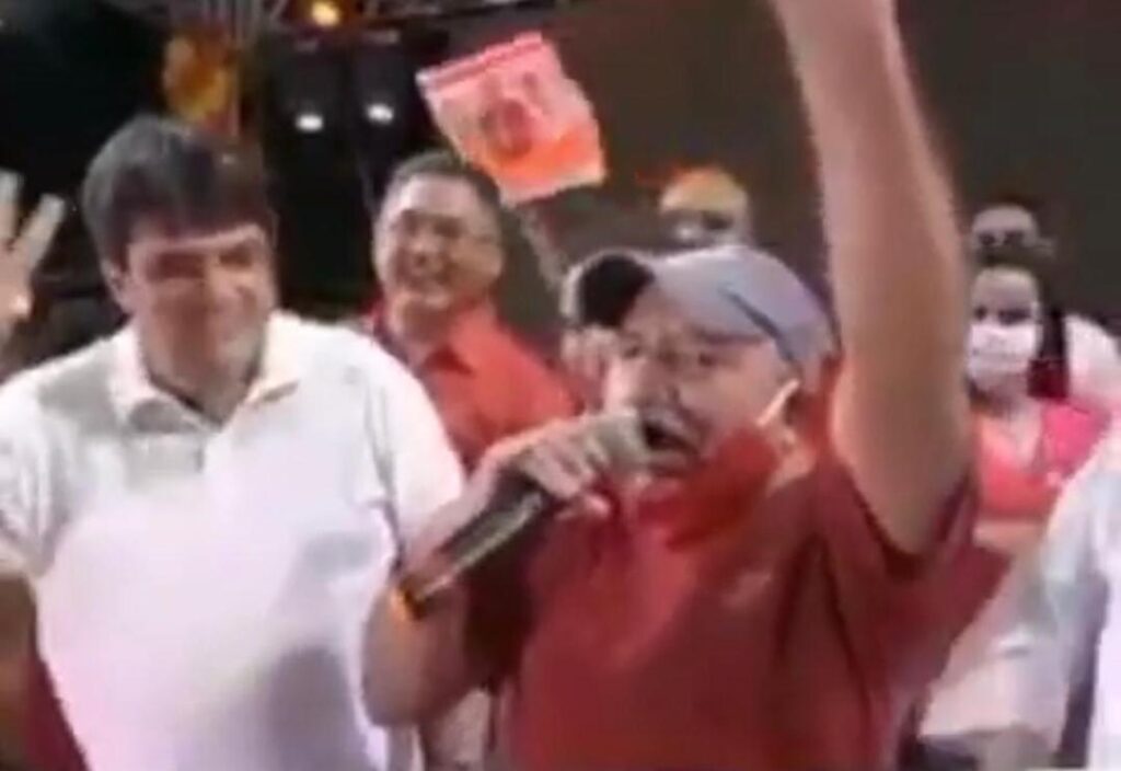 VÍDEO: Candidato à prefeito do PCdoB no Maranhão faz mudo discursar durante convenção