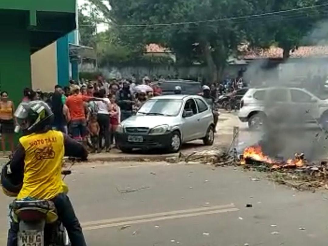 Moradores de Raposa protestam por falta de infraestrutura