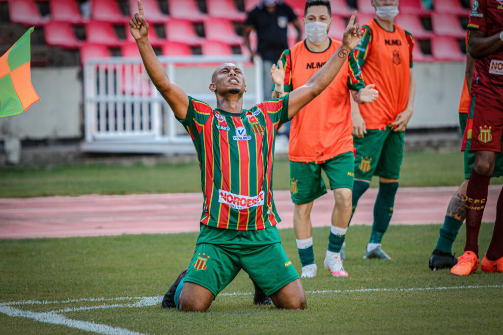 Sampaio Corrêa se impõe no Castelão, vence o Figueirense e sobe para o nono lugar da Série B