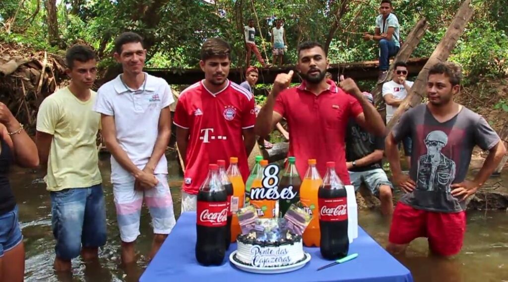 Moradores de São João do Paraíso fazem festa para comemorar aniversário de ponte caída há quase 1 ano