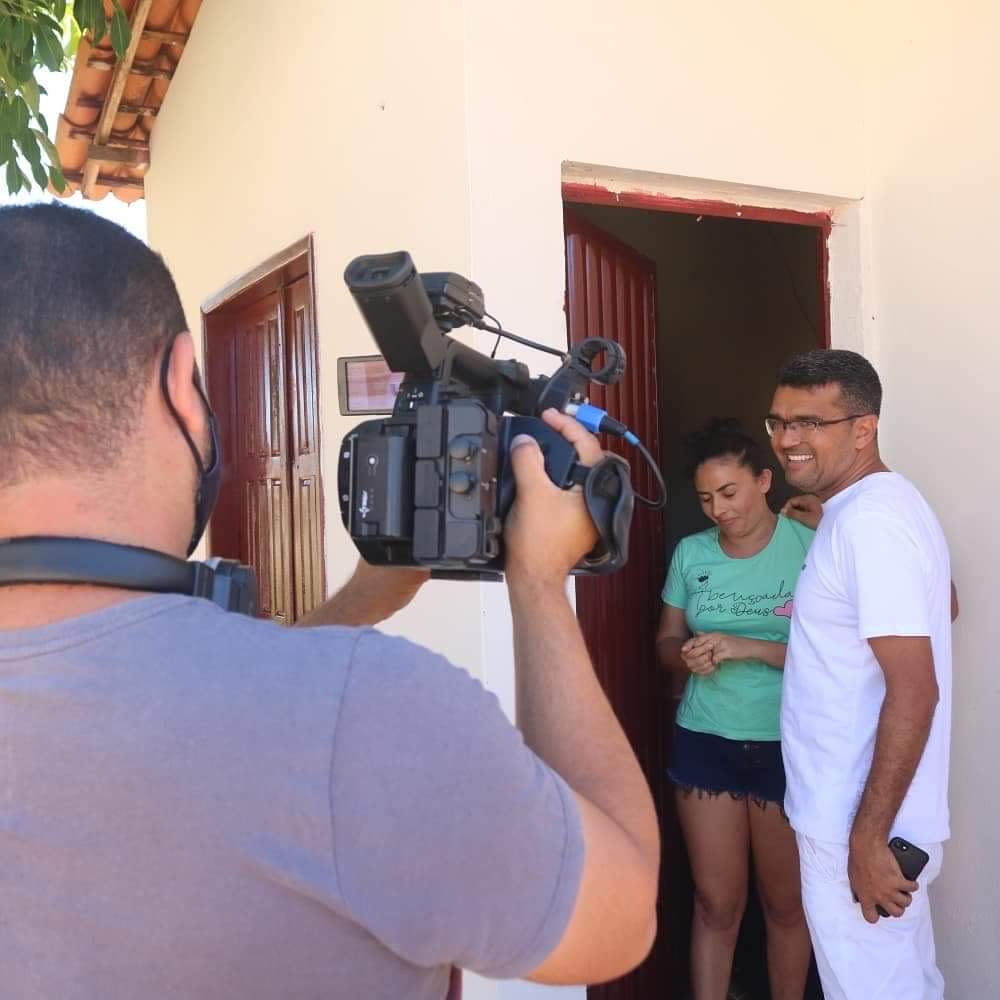 TV Mirante foi conhecer de perto a história do prefeito que usa o salário para construir casas no MA