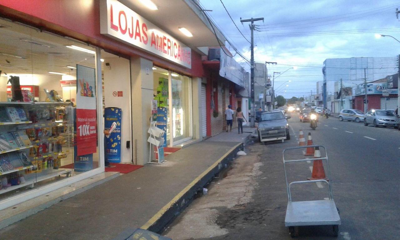 Bandidos assaltam Lojas Americanas e levam mais de 100 celulares em Imperatriz