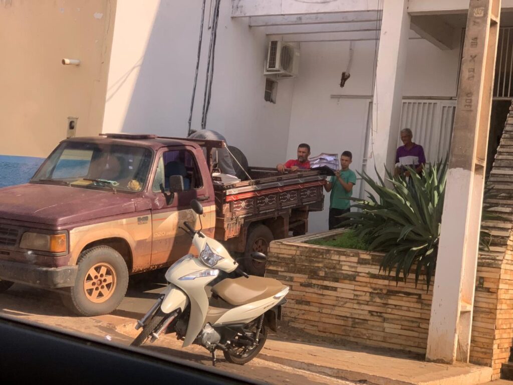 VÍDEO: temendo ser preso após perder eleição, prefeito de Tuntum manda roubar documentos da prefeitura