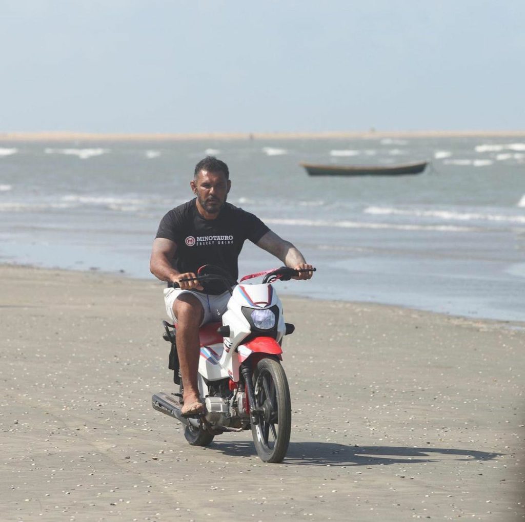 Minotauro ex-campeão de UFC curte férias em Tutóia no Maranhão