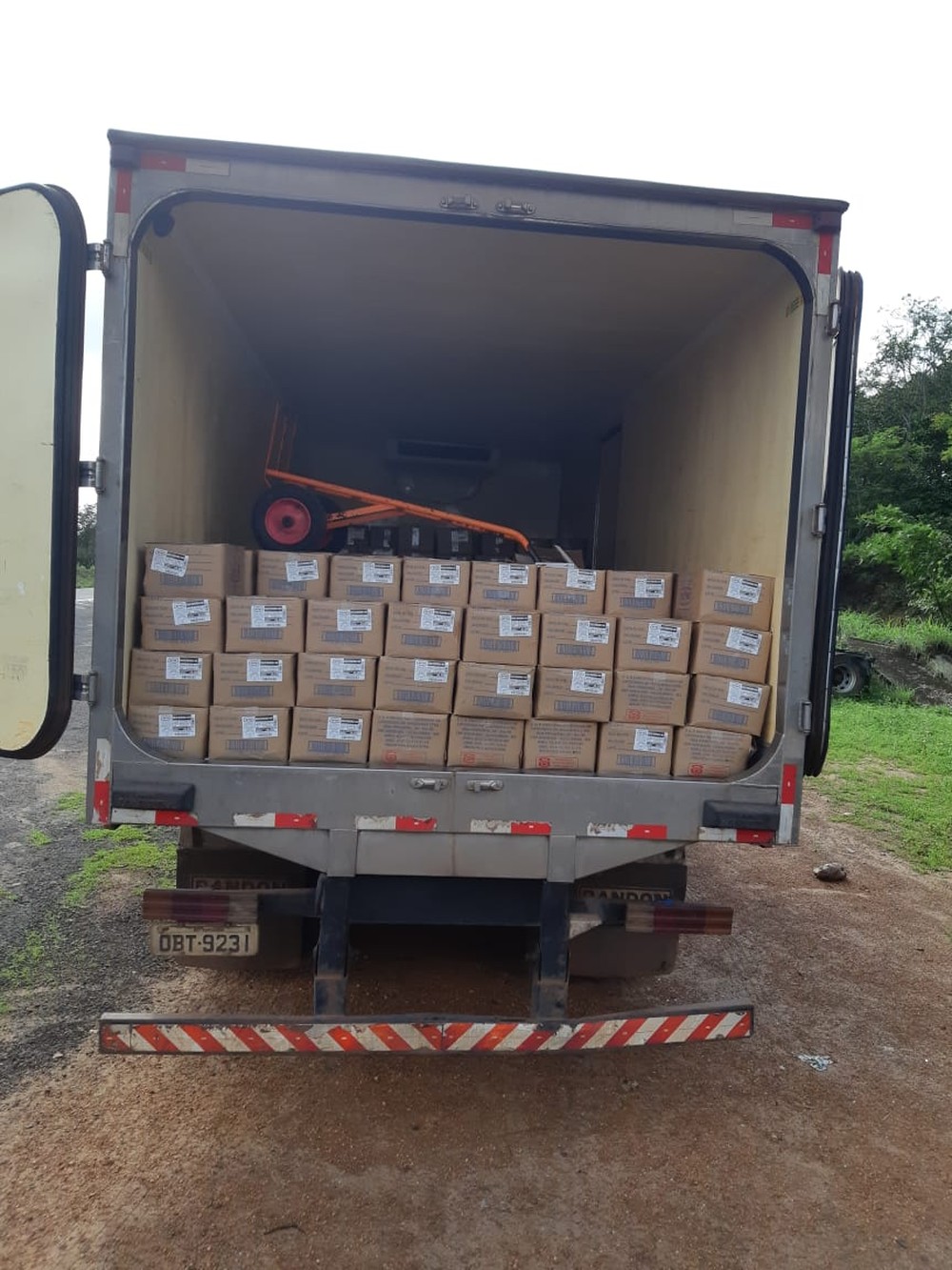 Caminhão com cerca de 12.000 kg de queijo é apreendido na BR-316 em Caxias