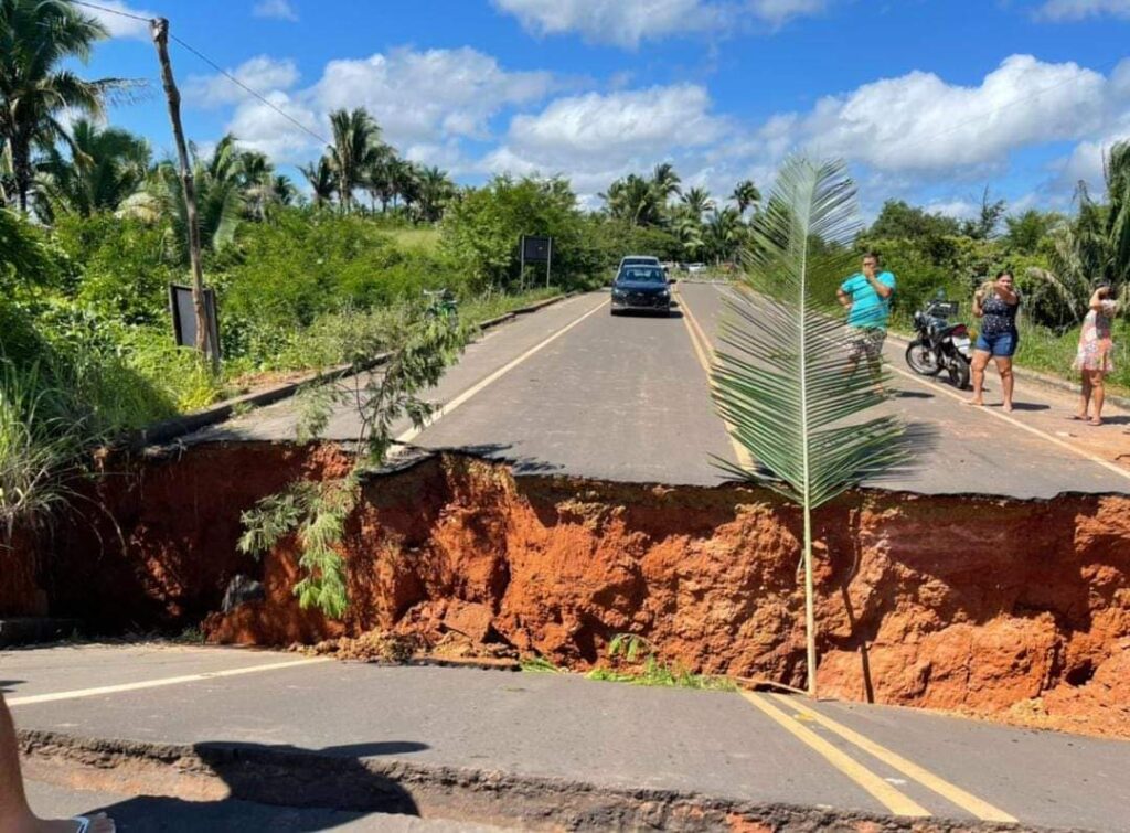 MA-278 é cortada pelas fortes chuvas entre Barão de Grajaú e São Francisco do MA; Sinfra envia equipe ao local