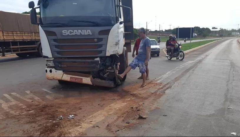 Condutor embriagado bate em carreta na BR-230 em Balsas