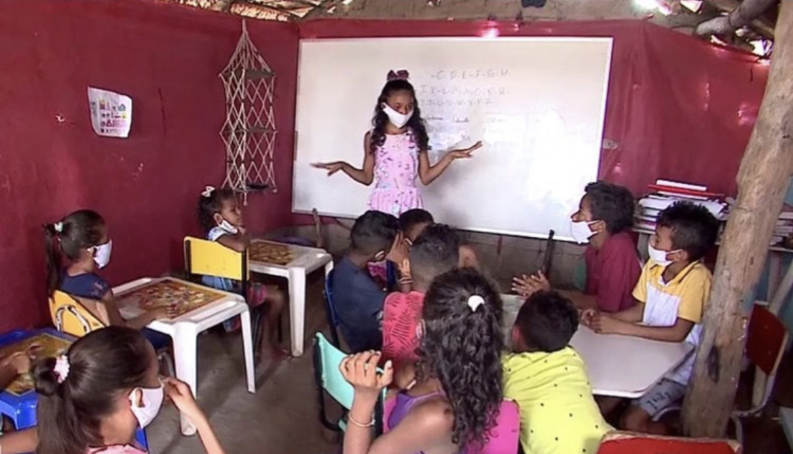 Menina de 12 anos monta escola durante a pandemia e dá aulas para crianças no Maranhão