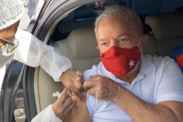 VÍDEO: Lula recebe primeira dose de vacina contra covid-19 em São Bernardo (SP)