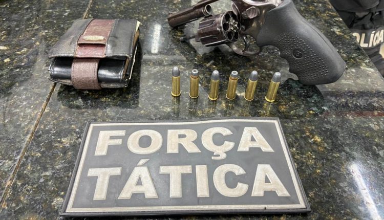 Homem é preso por porte ilegal de arma de fogo em Viana