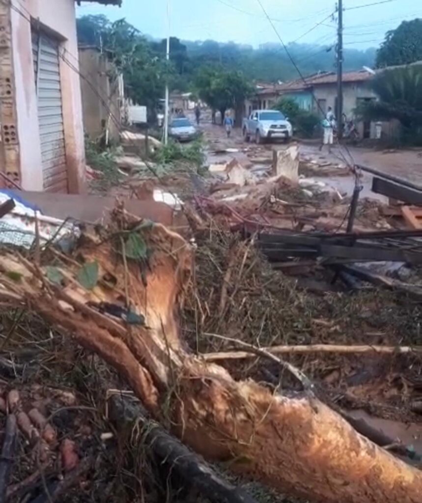 Temporal deixa rastro de destruição em Arame no Maranhão; ruas, casas destruídas