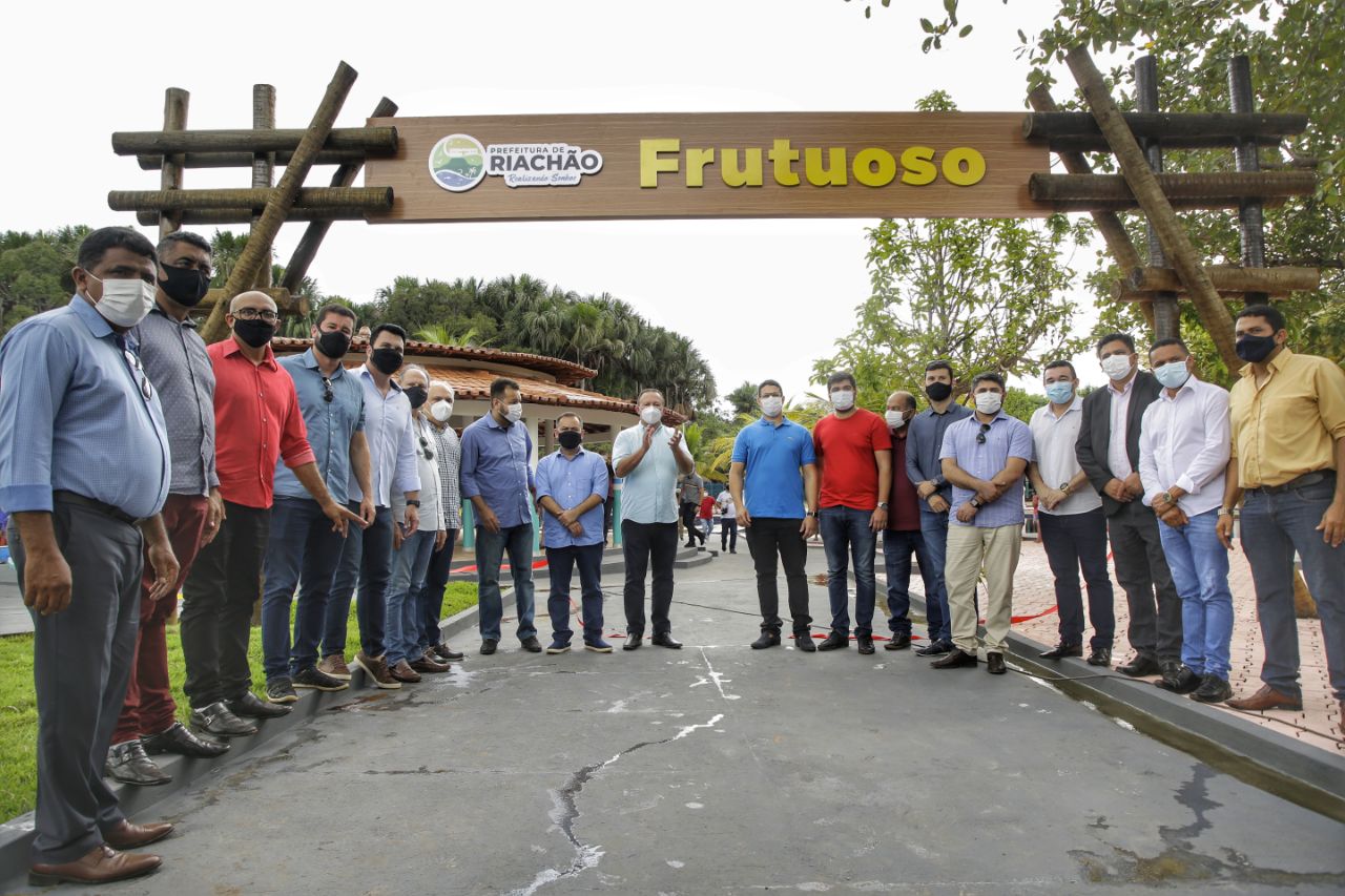 Em dia festivo, Governo do Maranhão leva benefício em infraestrutura, turismo e cidadania para Riachão