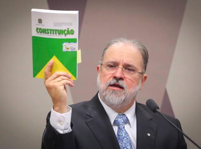 Procurador-Geral da República dá parecer ao STF pela liberação de atividades religiosas em todo o país; Mical Damasceno comemora