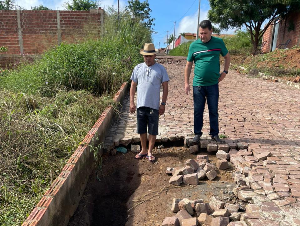 Após fortes chuvas, prefeito Enoque Mota vistoria áreas atingidas em Pastos Bons