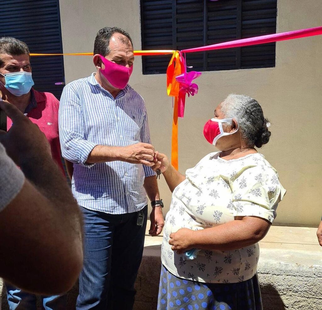 Prefeito de Formosa da Serra Negra entrega a segunda casa popular construída com o próprio salário