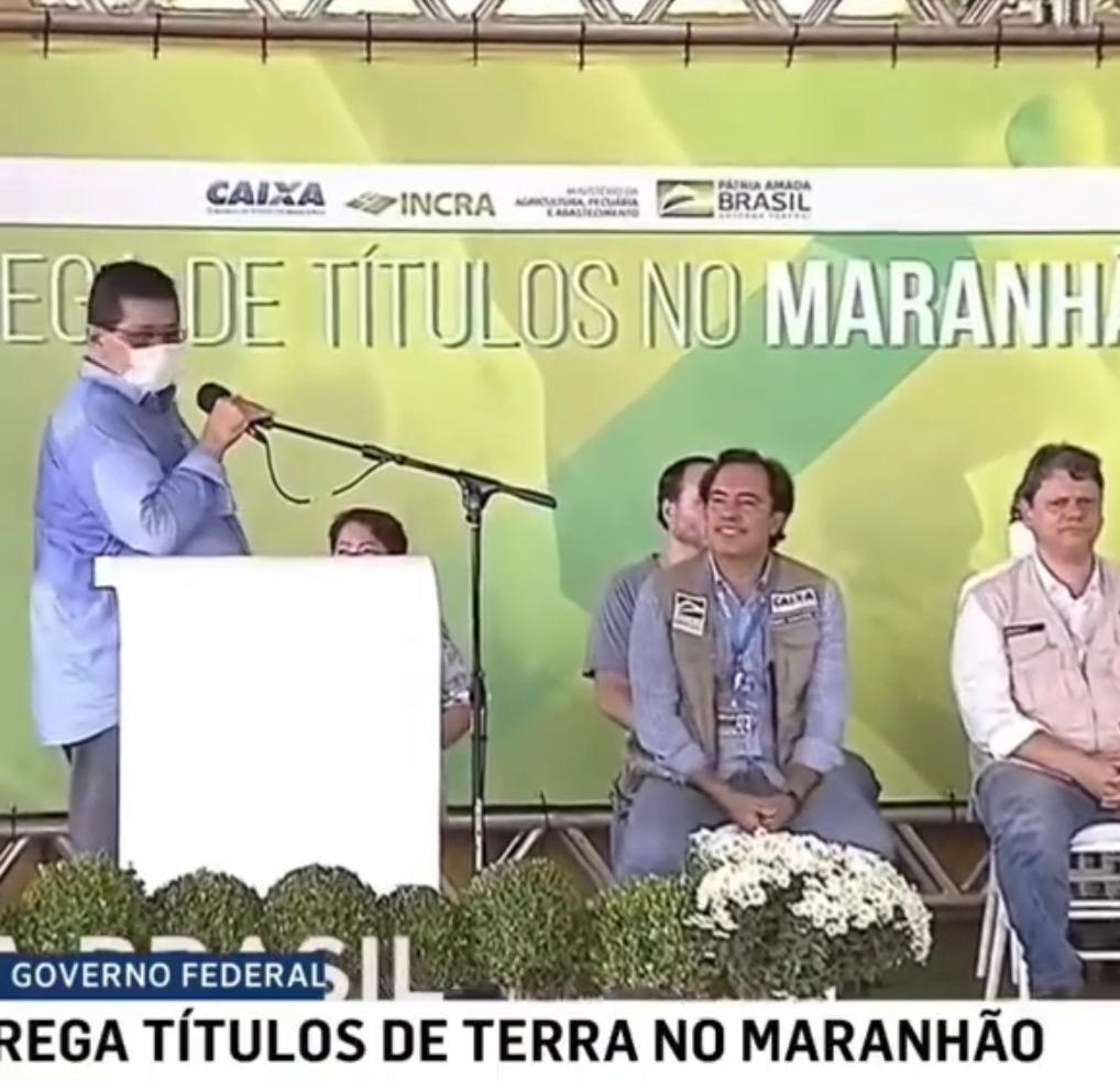 Prefeito de Açailândia é vaiado na frente de Bolsonaro durante entrega de títulos de terra