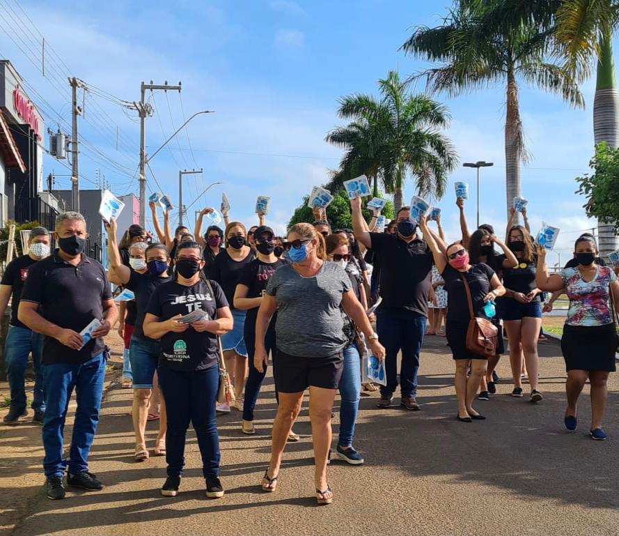 Professores de Estreito vão às ruas após prefeito Léo Cunha se recusar a conceder direitos garantidos por Lei