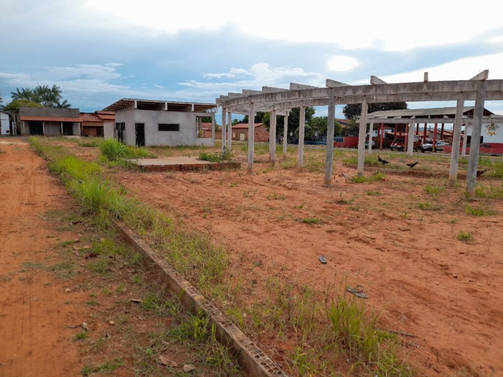 Morador faz apelo a SINFRA e a Prefeitura por obra inacabada em Estreito no Sul do Maranhão