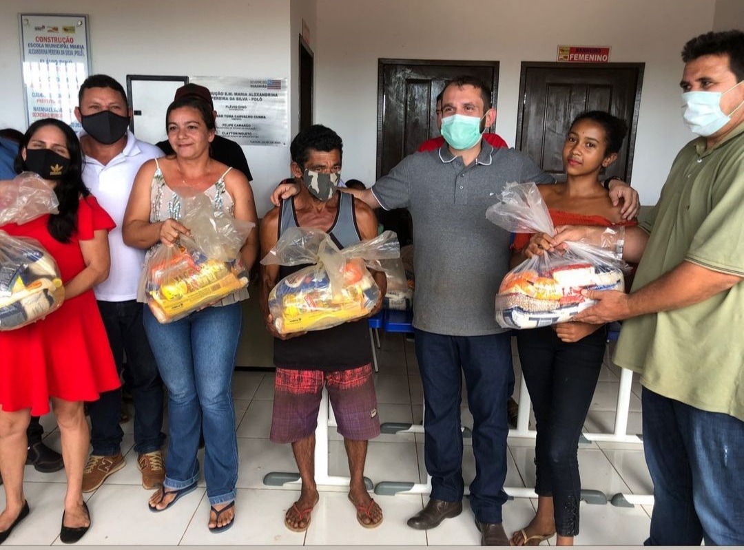 Fernando Pessoa entrega kits alimentação a famílias tuntuenses