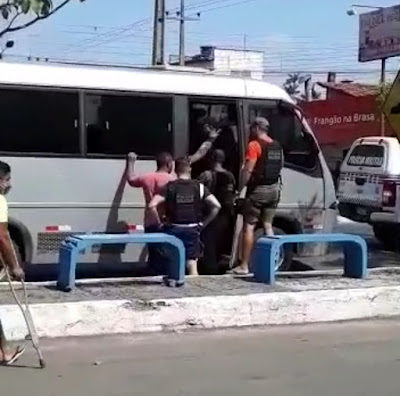 Homem surta em ônibus e faz passageiros de reféns no Maranhão