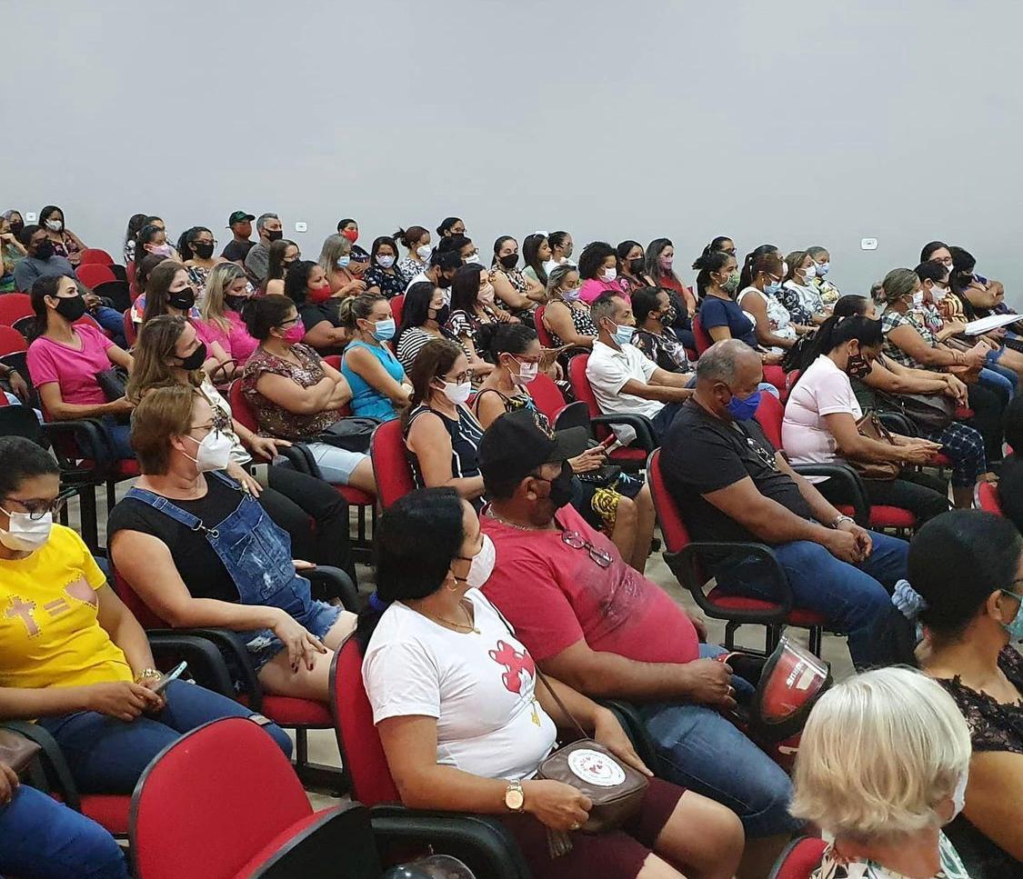 Em reunião, professores de Estreito decidem entrar em greve até que Léo Cunha pague os direitos da categoria