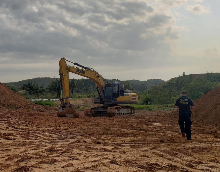 Vídeo mostra Polícia Federal na casa do prefeito Junior Garimpeiro durante operação contra garimpos ilegais no Maranhão